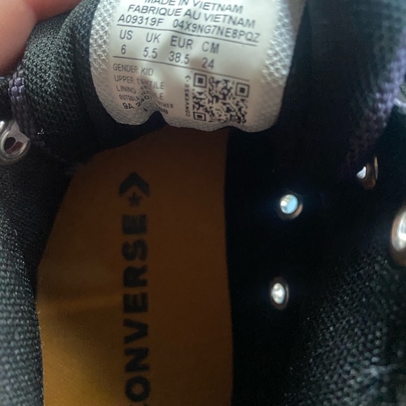 Sneakers. Converse Chuck Taylor Navy and Tan BNWOT - Picture 6 of 13